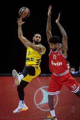 Basketball Berlin 18.03.2021 Saison 2020 2021 Euroleague Regular Season Alba Berlin - Olympiakos Piräus Peyton Siva (Alba Berlin, No.03) Octavius Ellis (Piräus, No.32)