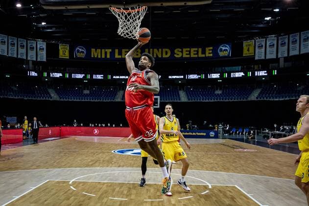 Basketball Berlin 18.03.2021 Saison 2020 2021 Euroleague Regular Season Alba Berlin - Olympiakos Piräus Octavius Ellis (Piräus, No.32) Marcus Eriksson (Alba Berlin, No.08)