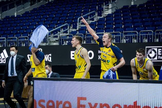 Basketball Berlin 18.03.2021 Saison 2020 2021 Euroleague Regular Season Alba Berlin - Olympiakos Piräus Luke Sikma (Alba Berlin, No.43) Malte Delow (Alba Berlin, No.06)
