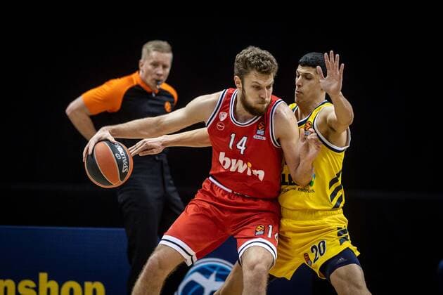 Basketball Berlin 18.03.2021 Saison 2020 2021 Euroleague Regular Season Alba Berlin - Olympiakos Piräus Sasha Vezenkov (Piräus, No.14) Simone Fontecchio (Alba Berlin, No.20)