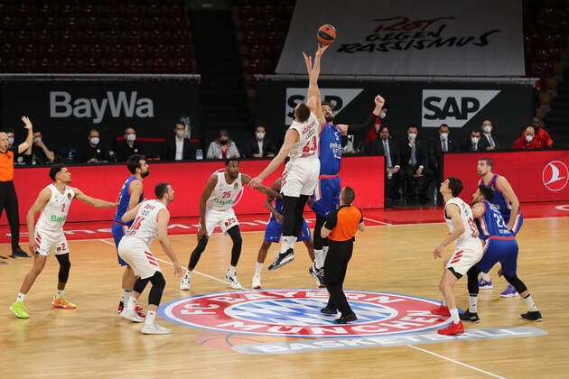 Tip Off der Partei GER, FC Bayern Basketball vs. Anadolu Efes Istanbul, Basketball, EuroLeague, 30. Spieltag, Saison 2020 2021, 19.03.2021, GER, FC Bayern Basketball vs. Anadolu Efes Istanbul, Basketball, EuroLeague, 30. Spieltag, Saison 2020 2021, 19.03.2021, Muenchen Copyright: xEIBNER MarcelxEngelbrechtx EP_EER