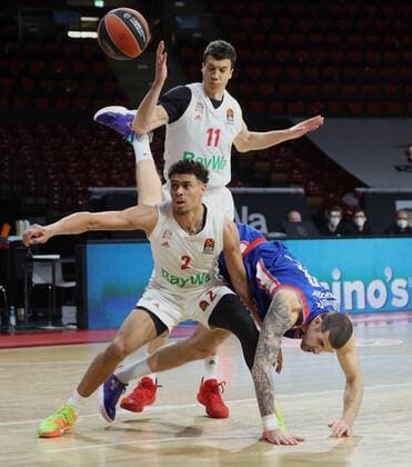 Bayerns 2 Wade BALDWIN IV vs Istanbuls 18 MOEREMAN. Basketball, FC Bayern - Anadolu EFES, Euroleague, Saison 2020-2021, am 19.3.2021 in Muenchen, A U D I D O M E, Deutschland. Quelle Copyright Credit : Oryk HAIST