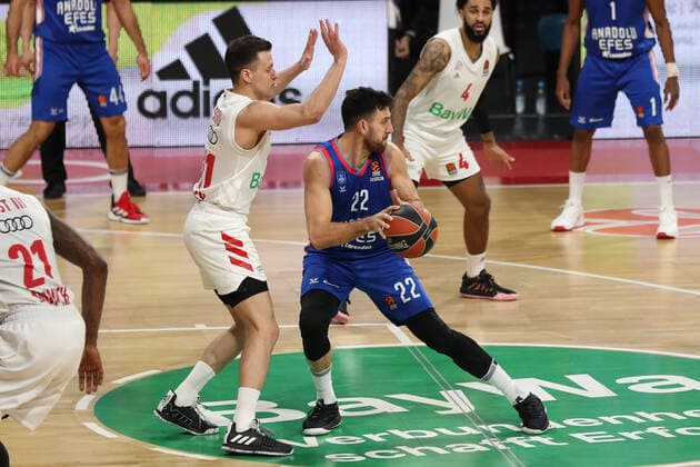 Zan Sisko (Muenchen) und Vasilije Micic (Istanbul) GER, FC Bayern Basketball vs. Anadolu Efes Istanbul, Basketball, EuroLeague, 30. Spieltag, Saison 2020 2021, 19.03.2021, GER, FC Bayern Basketball vs. Anadolu Efes Istanbul, Basketball, EuroLeague, 30. Spieltag, Saison 2020 2021, 19.03.2021, Muenchen Copyright: xEIBNER MarcelxEngelbrechtx EP_EER