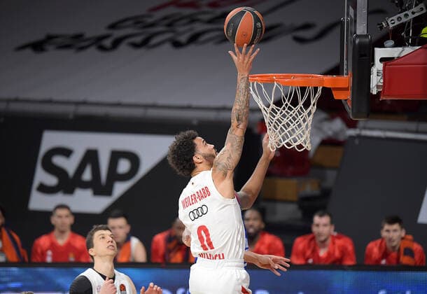 Sport Bilder des Tages 19.03.2021, xemx, Basketball EuroLeague, FC Bayern Muenchen - Anadolu Efes Istanbul emspor, v.l. Nick Weiler-Babb (FC Bayern Basketball) mit Korbleger Muenchen