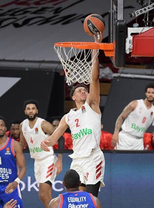 19.03.2021, xemx, Basketball EuroLeague, FC Bayern Muenchen - Anadolu Efes Istanbul emspor, v.l. Wade Baldwin (FC Bayern Basketball) mit Korbleger Muenchen