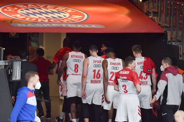 Bayern Spieler gehen au der Halle.Abgang. Basketball EuroLeague 30.Spieltag. FC Bayern Muenchen-Anadolu Efes Istanbul am 19.03.2021. A U D I D O M E.