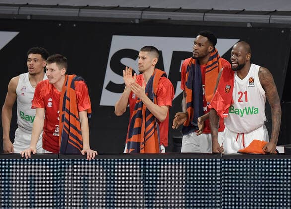 19.03.2021, xemx, Basketball EuroLeague, FC Bayern Muenchen - Anadolu Efes Istanbul emspor, v.l. Ersatzbank FC Bayern Muenchen jubeln, freude Muenchen