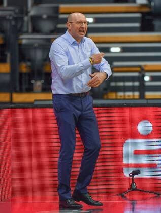 GER, Basketball, EWE Baskets Oldenburg vs Rasta Vechta 19.03.2021, EWE Arena, Oldenburg, GER, easy Credit-BBL, EWE Baskets Oldenburg vs Rasta Vechta, im Bild Mladen DRIJENCIC (EWE Baskets Oldenburg Headcoach Coach ) in aktion