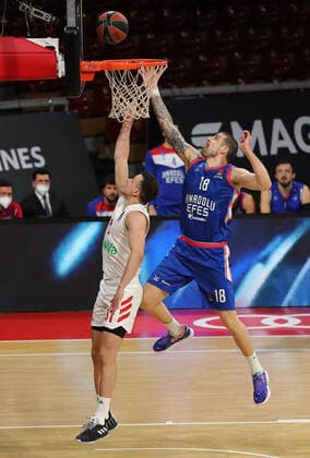 Zan Sisko (Muenchen) und Adrien Moerman (Istanbul) GER, FC Bayern Basketball vs. Anadolu Efes Istanbul, Basketball, EuroLeague, 30. Spieltag, Saison 2020 2021, 19.03.2021, GER, FC Bayern Basketball vs. Anadolu Efes Istanbul, Basketball, EuroLeague, 30. Spieltag, Saison 2020 2021, 19.03.2021, Muenchen Copyright: xEIBNER MarcelxEngelbrechtx EP_EER