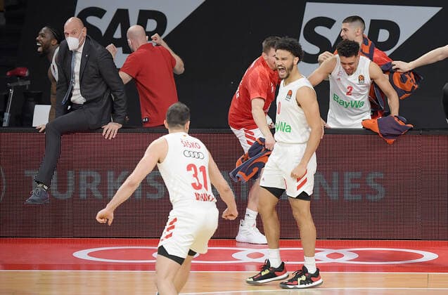 19.03.2021, xemx, Basketball EuroLeague, FC Bayern Muenchen - Anadolu Efes Istanbul emspor, v.l. Mannschaft, Spieler, jubeln nach Spielende, celebrate at the end of the match Muenchen
