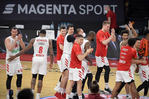 19.03.2021, xemx, Basketball EuroLeague, FC Bayern Muenchen - Anadolu Efes Istanbul emspor, v.l. Mannschaft, Spieler, jubeln nach Spielende, celebrate at the end of the match Muenchen