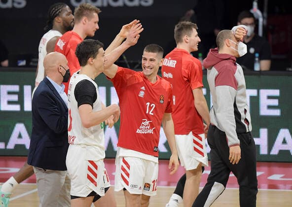 19.03.2021, xemx, Basketball EuroLeague, FC Bayern Muenchen - Anadolu Efes Istanbul emspor, v.l. Mannschaft, Spieler, jubeln nach Spielende, celebrate at the end of the match Muenchen