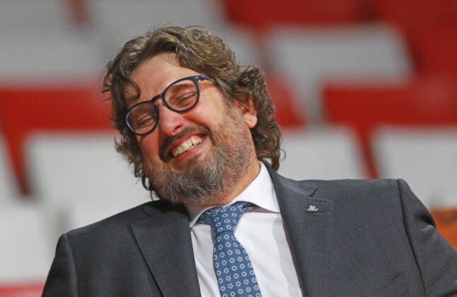 Trainer Andrea Trinchieri (FCBB) lacht nach dem Sieg vor Freude. Basketball, EuroLeague, FC Bayern München vs. Anadolu Efes Istanbul, Audi Dome, 19.03.2021 FOTO: Mladen Lackovic LakoPress