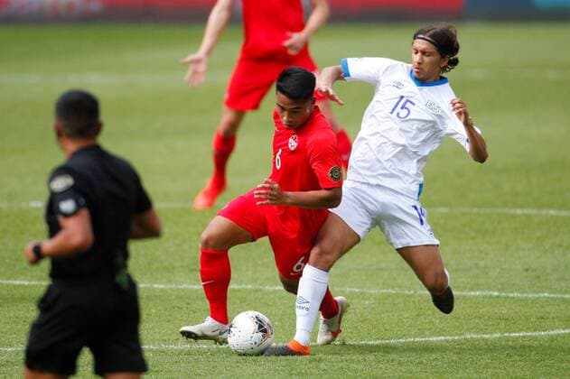 Sport Bilder des Tages Michael Baldisimo (C) of Canada vies for the ball with Enrico Duenas of El Salvador during their Concacaf Men s Qualifying Soccer Tournament to 2020 Tokio Olympics Games at Jalisco stadium in Guadalajara, Mexico, 19 March 2021. Canada vs. El Salvador !ACHTUNG: NUR REDAKTIONELLE NUTZUNG!  Copyright: xFranciscoxGuascox AME4071 20210319-637517948603679722