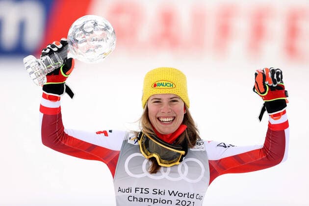 Bilder des Jahres 2021, Sport 03 März Sport Themen der Woche KW11 ALPINE SKIING - FIS WC Final Lenzerheide LENZERHEIDE,SWITZERLAND,20.MAR.21- ALPINE SKIING - FIS World Cup Final, slalom, ladies. Image shows Katharina Liensberger (AUT). Keywords: crystal globe. GEPAxpictures xHaraldxSteiner