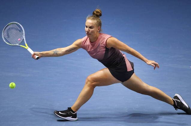 ST PETERSBURG, RUSSIA - MARCH 20, 2021: Russia s Svetlana Kuznetsova runs to hit the ball in a 2021 WTA, Tennis Damen Premier St Petersburg Ladies Trophy semifinal singles match against Russia s Daria Kasatkina at Sibur Arena. Alexander Demianchuk TASS  TS0F9F60