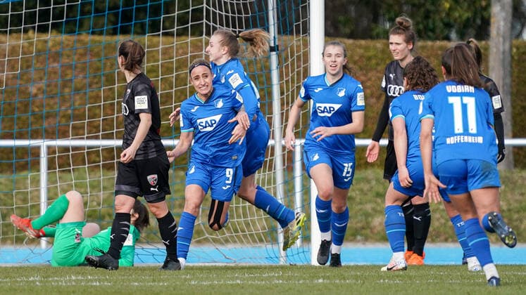 Spielerinnen der TSG 1899 Hoffenheim II (U20) jubeln mit Torschützin Vanessa Leimenstoll (TSG II, 9, links) über das Tor zum 3:3, Jubel, Torjubel, Torerfolg, celebrate the goal, goal, celebration, Jubel ueber das Tor, optimistisch, Spielszene, Highlight, Action, Aktion, 20.03.2021, Sinsheim (Deutschland), Fussball, 2. Frauen-Bundesliga Süd, TSG 1899 Hoffenheim II (U20) - FC Ingolstadt, DFB DFL REGULATIONS PROHIBIT ANY USE OF PHOTOGRAPHS AS IMAGE SEQUENCES AND OR QUASI-VIDEO.