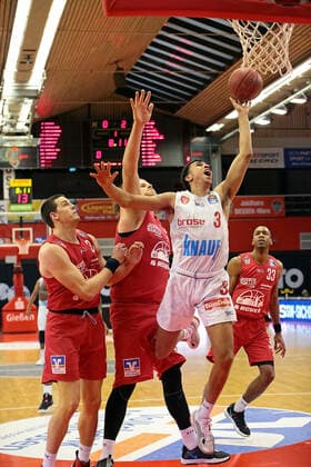 20.03.2021, xovx, Basketball BBL, JobStairs Gießen 46ers - s. Oliver Würzburg v.l. Scottie James Jr. (Gießen 46ers), John Bryant (Gießen 46ers), Tyson Ward (s. Oliver Würzburg), Brandon Thomas (Gießen 46ers) Gießen Sporthalle Gießen-Ost Hessen Deutschland (DE)