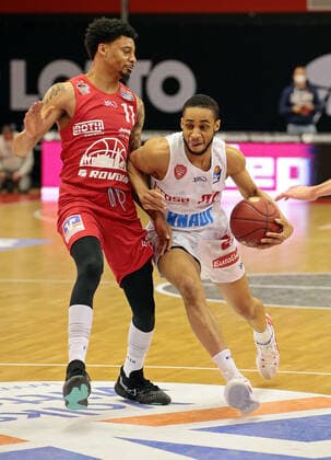 20.03.2021, xovx, Basketball BBL, JobStairs Gießen 46ers - s. Oliver Würzburg v.l. Diante Garrett (Gießen 46ers), Cameron Hunt (s. Oliver Würzburg) Gießen Sporthalle Gießen-Ost Hessen Deutschland (DE)