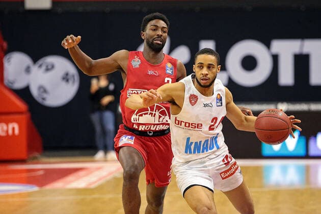20.03.2021, xovx, Basketball BBL, JobStairs Gießen 46ers - s. Oliver Würzburg v.l. Isaac Hamilton (Gießen 46ers), Cameron Hunt (s. Oliver Würzburg) Gießen Sporthalle Gießen-Ost Hessen Deutschland (DE)