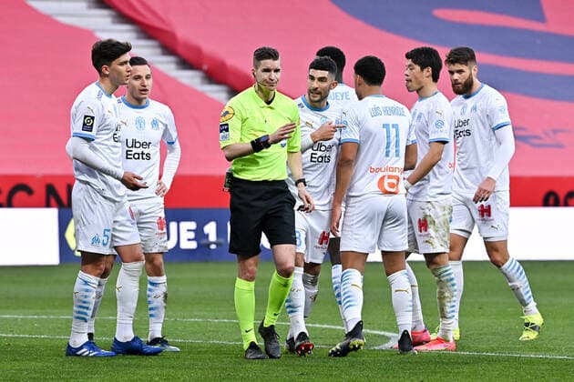 FRANCOIS LETEXIER (ARBITRE) - 03 ALVARO GONZALEZ (OM) - 05 LEONARDO JULIAN BALERDI ROSA (OM) FOOTBALL : Nice vs Marseille - Ligue 1 Uber Eats - 20 03 2021 FEP Panoramic 