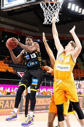 13 Polas Bartolo MHP Riesen Ludwigsburg, Patrick Heckmann (Ratiopharm Ulm 33) GER, Ratiopharm Ulm vs. MHP Riesen Ludwigsburg, easycredit 1.Bundesliga Basketball, 24.Spieltag, Saison 2020 21, 20.03.2021 Ratiopharm Ulm vs. MHP Riesen Ludwigsburg, 1.Basketball Bundesliga Neu-Ulm Copyright: xEibner-Pressefoto RogerxBuerkex EP_EER