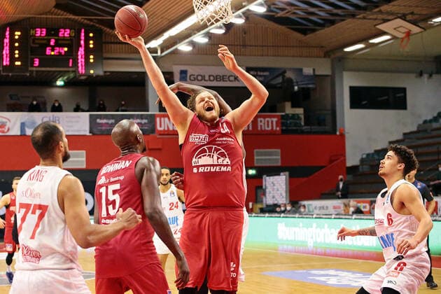 20.03.2021, xovx, Basketball BBL, JobStairs Gießen 46ers - s. Oliver Würzburg v.l. Alex King (s. Oliver Würzburg), Brandon Bowman (Gießen 46ers), John Bryant (Gießen 46ers), Joshua Obiesie (s. Oliver Würzburg) Gießen Sporthalle Gießen-Ost Hessen Deutschland (DE)