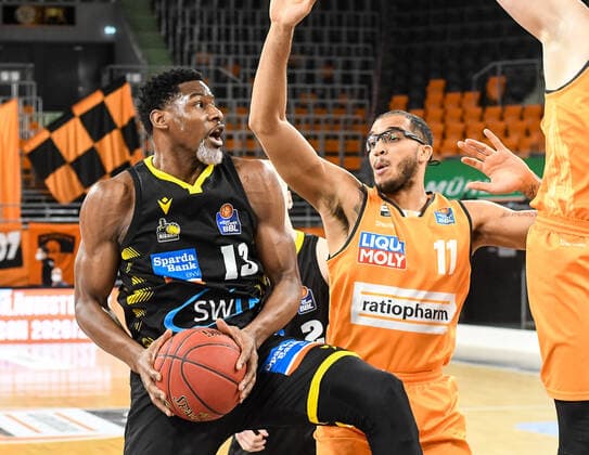 GER, BBL, ratiopharm ulm vs MHP RIESEN Ludwigsburg 20.03.2021, ratiopharm arena, Neu-Ulm, GER, BBL, ratiopharm ulm vs MHP RIESEN Ludwigsburg, im Bild Yorman Polas Bartolo (Ludwigsburg, 13), Isaiah Wilkins (Ulm, 11)