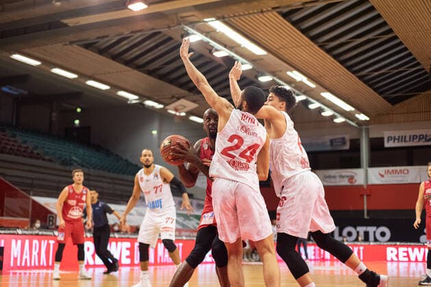 easyCredit Basketball Bundesliga; JobStairs Giessen 46ers - s.Oliver Wuerzburg, 20.03.21 Brandon Bowman ( 15 Giessen 46ers), Cameron Hunt ( 24 Wuerzburg), Sporthalle Giessen-Ost Giessen, 20.03.21 Copyright: xBEAUTIFULxSPORTS Roeczeyx