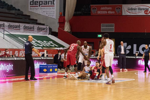 easyCredit Basketball Bundesliga; JobStairs Giessen 46ers - s.Oliver Wuerzburg, 20.03.21 Brandon Bowman ( 15 Giessen 46ers), Perry Jones ( 1 Wuerzburg), Cameron Hunt ( 24 Wuerzburg), Ferdinand Zylka ( 10 Giessen 46ers) Sporthalle Giessen-Ost Giessen, 20.03.21 Copyright: xBEAUTIFULxSPORTS Roeczeyx