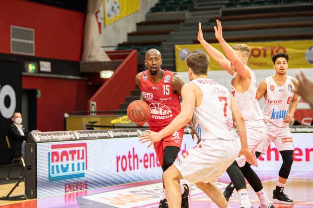 easyCredit Basketball Bundesliga; JobStairs Giessen 46ers - s.Oliver Wuerzburg, 20.03.21 Brandon Bowman ( 15 Giessen 46ers), Nils Hassfurther ( 7 Wuerzburg), Sporthalle Giessen-Ost Giessen, 20.03.21 Copyright: xBEAUTIFULxSPORTS Roeczeyx