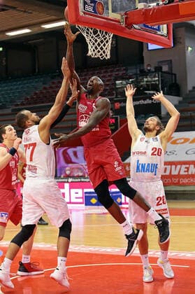 20.03.2021, xovx, Basketball BBL, JobStairs Gießen 46ers - s. Oliver Würzburg v.l. Scottie James Jr. (Gießen 46ers), Alex King (s. Oliver Würzburg), Brandon Bowman (Gießen 46ers), Julian Albus (s. Oliver Würzburg) Gießen Sporthalle Gießen-Ost Hessen Deutschland (DE)