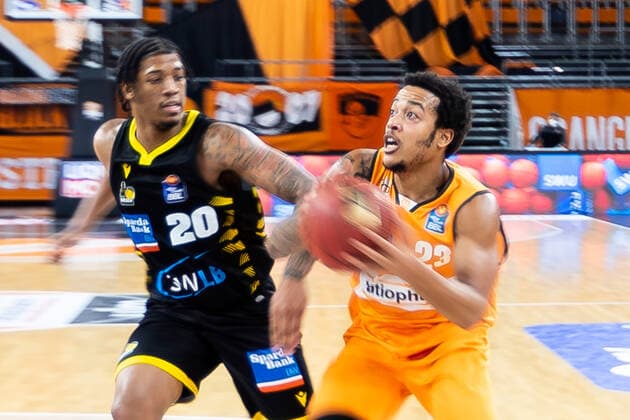 Troy Caupain (Ratiopharm Ulm 23), Desi Rodriguez (MHP Riesen Ludwigsburg 20) GER, Ratiopharm Ulm vs. MHP Riesen Ludwigsburg, easycredit 1.Bundesliga Basketball, 24.Spieltag, Saison 2020 21, 20.03.2021 Ratiopharm Ulm vs. MHP Riesen Ludwigsburg, 1.Basketball Bundesliga Neu-Ulm Copyright: xEibner-Pressefoto RogerxBuerkex EP_EER