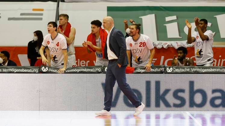 20.03.2021, Basketball, BBL 2020 2021, 24. Spieltag, JobStairs GIESSEN 46ers - s.Oliver Wuerzburg, GER, Giessen, Sporthalle Giessen-Ost, Bild: Jubel auf der Wuerzburger Bank Copyright: HMBxMedia xHeikoxBecker