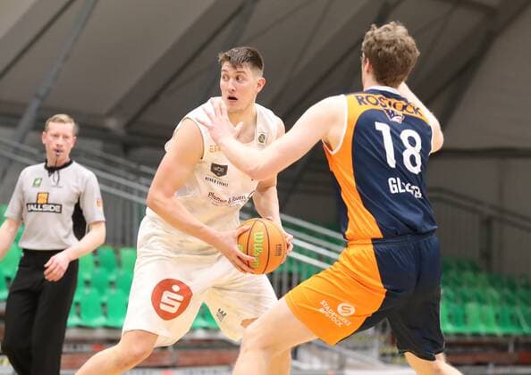 20.03.2021 - Basketball - Saison 2019 2020 - 2. Bundesliga Pro-A - 27. Spieltag: Nürnberg Falcons Basketball Club NBC - Rostock Seawolves - DaMa - Jonathan Maier (13, Nürnberg Falcons BC NBC ) Till Gloger (18, Rostock Seawolves )