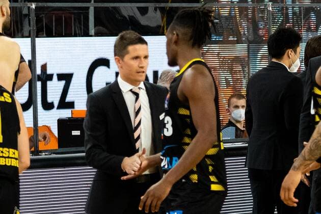 die MHP Riesen Ludwigsburg besiegt Ratiopharm Ulm mit 77:83, Jubel und Freude bei den Riesen LB GER, Ratiopharm Ulm vs. MHP Riesen Ludwigsburg, easycredit 1.Bundesliga Basketball, 24.Spieltag, Saison 2020 21, 20.03.2021 Ratiopharm Ulm vs. MHP Riesen Ludwigsburg, 1.Basketball Bundesliga Neu-Ulm Copyright: xEibner-Pressefoto RogerxBuerkex EP_EER