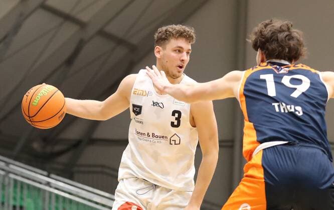 20.03.2021 - Basketball - Saison 2019 2020 - 2. Bundesliga Pro-A - 27. Spieltag: Nürnberg Falcons Basketball Club NBC - Rostock Seawolves - DaMa - Marcell Pongo (3, Nürnberg Falcons BC NBC ) Sid-Marlon Theis (19, Rostock Seawolves )
