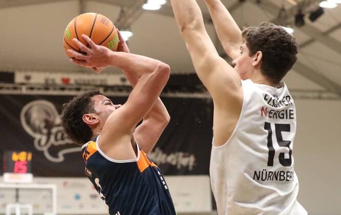 20.03.2021 - Basketball - Saison 2019 2020 - 2. Bundesliga Pro-A - 27. Spieltag: Nürnberg Falcons Basketball Club NBC - Rostock Seawolves - DaMa - Jarelle Reischel (3, Rostock Seawolves ) Fynn Fischer (15, Nürnberg Falcons BC NBC )