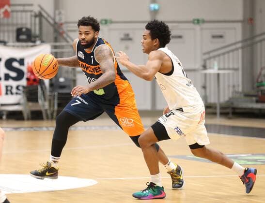20.03.2021 - Basketball - Saison 2019 2020 - 2. Bundesliga Pro-A - 27. Spieltag: Nürnberg Falcons Basketball Club NBC - Rostock Seawolves - DaMa - Trevor Lacey (7, Rostock Seawolves ) Tra Holder (0, Nürnberg Falcons BC NBC )