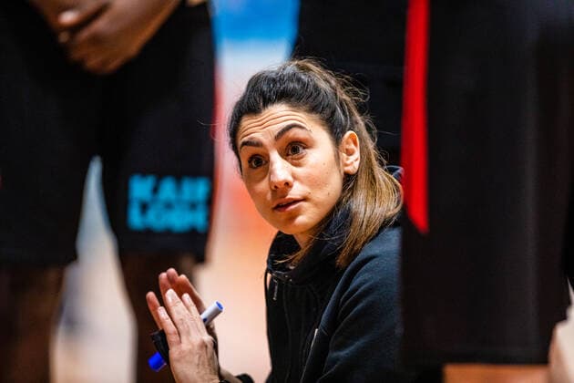 Trainerin Sükran Gencay (ETV Hamburg Basketball) waehrend der Saison 2020-21 (Herren) in der Barmer Bundesliga ProB zwischen BSW Sixers und ETV Hamburg Basketball in der Ballsporthalle Sandersdorf am 20. March 2021 in Sandersdorf, Sachsen Anhalt, Deutschland