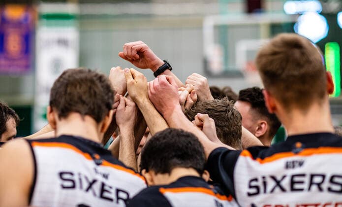 Teamkreis BSW Sixers waehrend der Saison 2020-21 (Herren) in der Barmer Bundesliga ProB zwischen BSW Sixers und ETV Hamburg Basketball in der Ballsporthalle Sandersdorf am 20. March 2021 in Sandersdorf, Sachsen Anhalt, Deutschland
