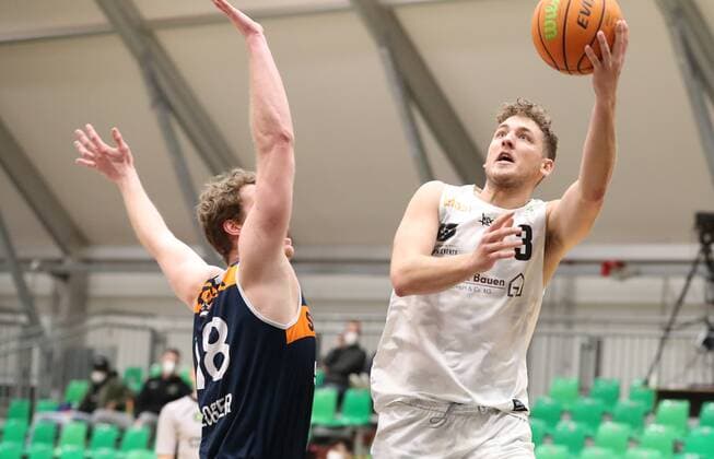 20.03.2021 - Basketball - Saison 2019 2020 - 2. Bundesliga Pro-A - 27. Spieltag: Nürnberg Falcons Basketball Club NBC - Rostock Seawolves - DaMa - Till Gloger (18, Rostock Seawolves ) Marcell Pongo (3, Nürnberg Falcons BC NBC )