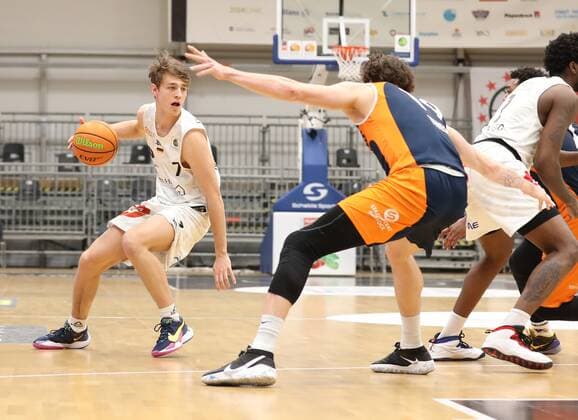 20.03.2021 - Basketball - Saison 2019 2020 - 2. Bundesliga Pro-A - 27. Spieltag: Nürnberg Falcons Basketball Club NBC - Rostock Seawolves - DaMa - Christian Feneberg (7, Nürnberg Falcons BC NBC ) Sid-Marlon Theis (19, Rostock Seawolves )
