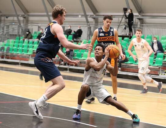 20.03.2021 - Basketball - Saison 2019 2020 - 2. Bundesliga Pro-A - 27. Spieltag: Nürnberg Falcons Basketball Club NBC - Rostock Seawolves - DaMa - Till Gloger (18, Rostock Seawolves ) Tra Holder (0, Nürnberg Falcons BC NBC )