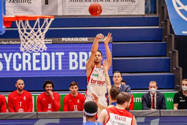 hinten Dominic Lockhart (Brose Bamberg, 03) MBC Mitteldeutscher BC - Brose Bamberg, easyCredit Basketball Bundesliga, Saison 2020-2021, 24. Spieltag, Weißenfels, Germany, 20.03.2021, - Copyright: DanielxLöb