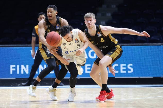 Karim Jallow (Basketball Loewen Braunschweig), Max Dileo (Hamburg Towers), Luc van Slooten (Basketball Loewen Braunschweig)