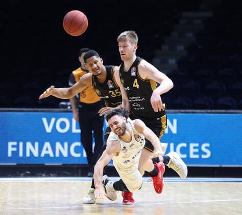 Karim Jallow (Basketball Loewen Braunschweig), Max Dileo (Hamburg Towers), Luc van Slooten (Basketball Loewen Braunschweig)