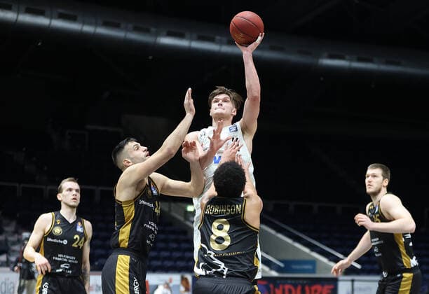 Benedikt Turudic (Basketball Loewen Braunschweig), Maik Kotsar (Hamburg Towers)
