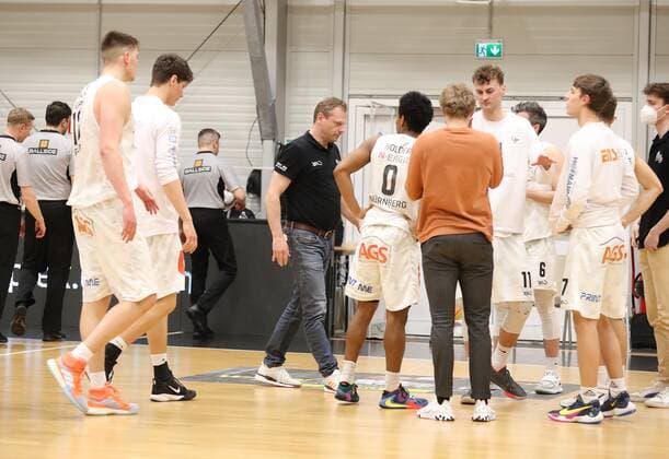 20.03.2021 - Basketball - Saison 2019 2020 - 2. Bundesliga Pro-A - 27. Spieltag: Nürnberg Falcons Basketball Club NBC - Rostock Seawolves - DaMa - Mannschaft Team des NBC enttäuscht Enttäuschung nach Spielende
