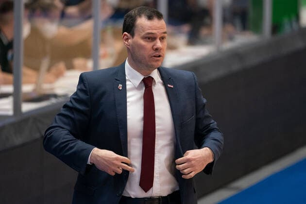 Syntainics MBC - Brose Bamberg, Basketball, Bundesliga, Maenner, 2020 2021, 24. Spieltag, 20.03.2021, Head Coach Johan Roijakkers (Brose Bamberg). Syntainics MBC - Brose Bamberg, Basketball, Bundesliga, Maenner, 24. Spieltag, 20.03.2021, Weissenfels